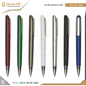 Caneta Plástica Soft Caneta esferográfica plástica/ABS com clipe, acionamento por clique.  Até 1,5K de escrita cor azul. Caneta - 14 x 141 mm  /  Área de Impressão - 6 x 35 mm    